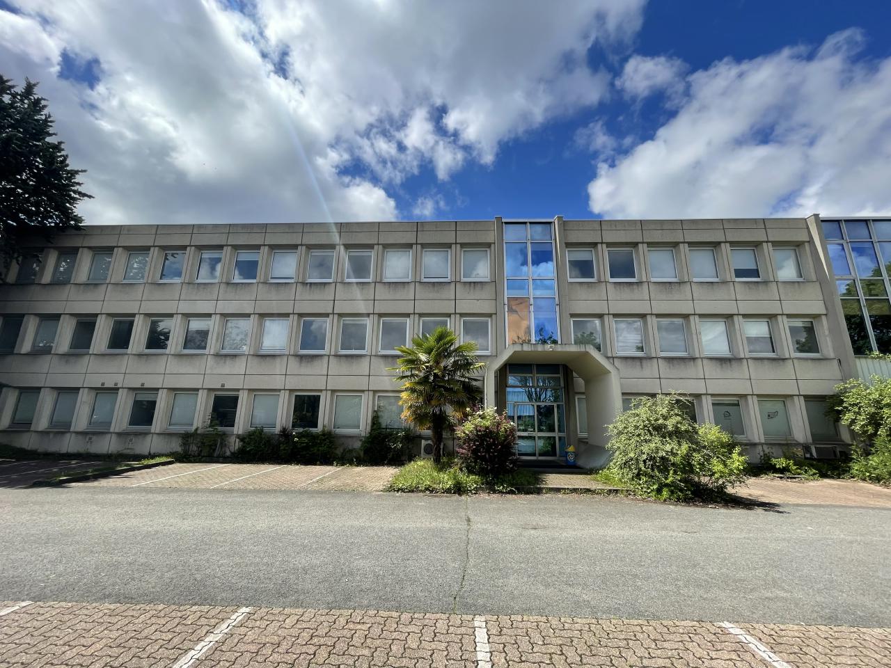 Local d'activité Montigny-le-Bretonneux 2122m² Vente local d'activité Montigny-le-Bretonneux Yvelines OVACT2423127 0